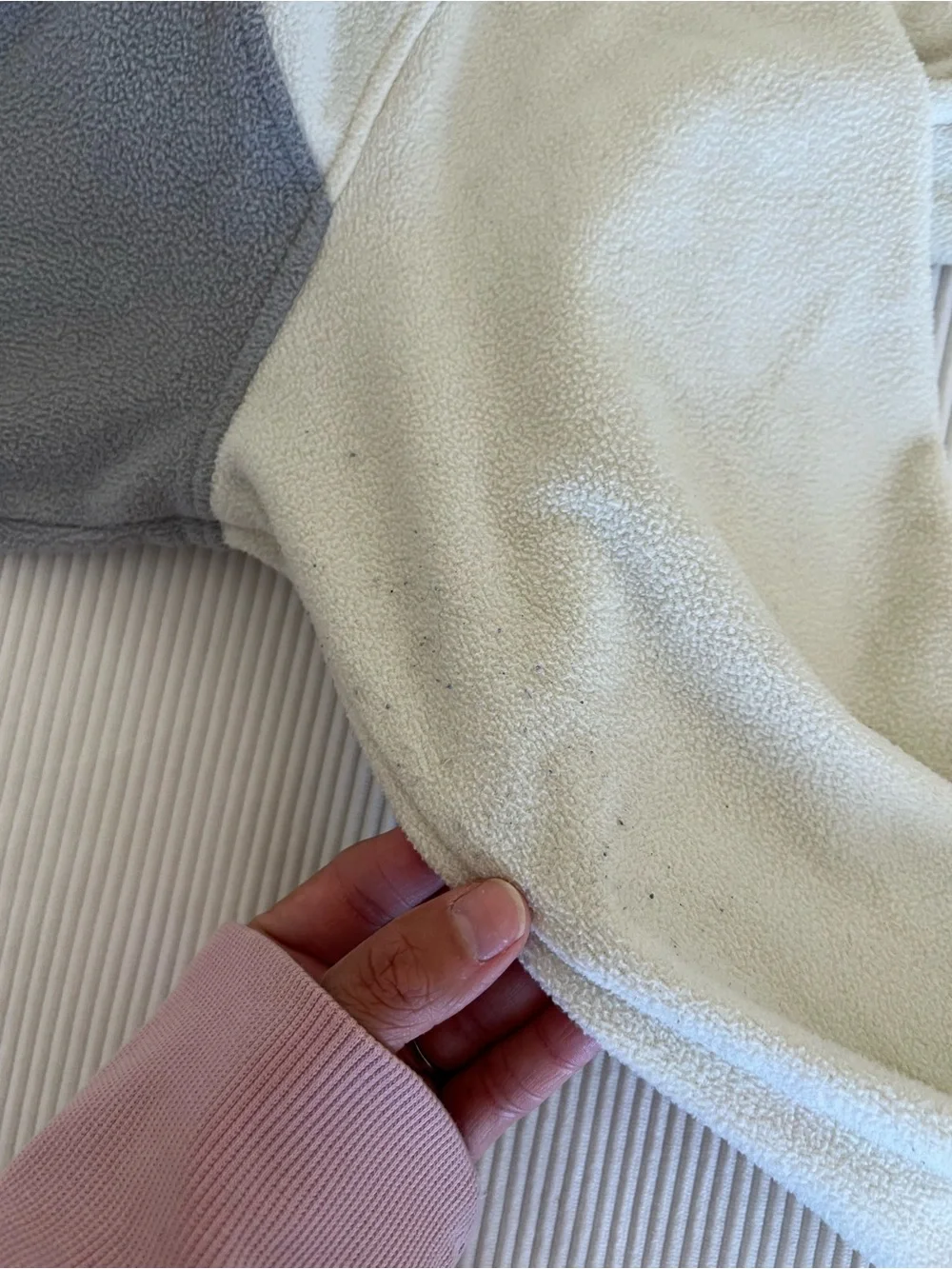 Patagonia Two-Tone Cream and Gray Synchilla Snap-T Fleece Pullover - Picture 3 of 3